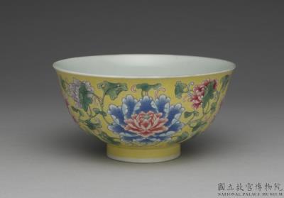 图片[2]-Bowl with peonies on a yellow ground in painted enamels, Qing dynasty, Kangxi reign (1662-1722)-China Archive